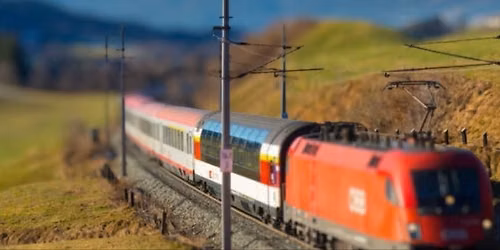 Transalpin expressz: Alpok t\u00fara vasutasoknak, csal\u00e1dtagoknak a b\u00e9csi vasutas vend\u00e9gl\u0151vel | vonatoz\u00e1s