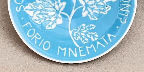 Cr\u00e9e ta coupelle en porcelaine sgraffito