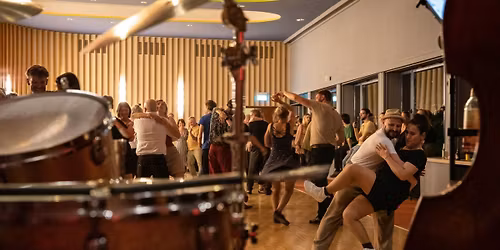 Open The Arts \u2013 Freitagsparty mit "4 Breakfast Only"