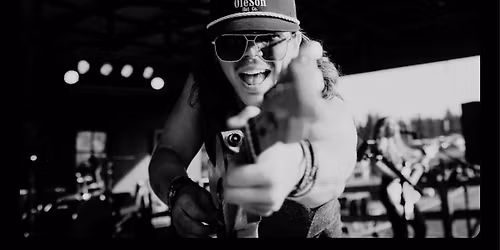 Heartstrings Solo at Antlers on the Water