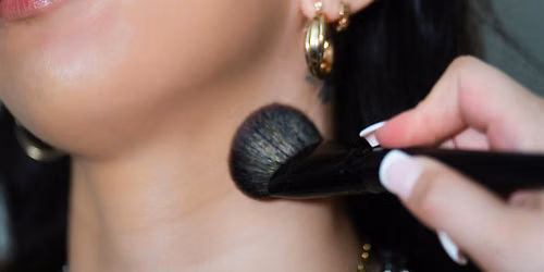 The Glow Up Guide : Makeup Class