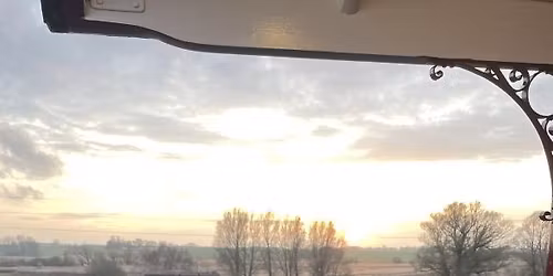 Aftentur med foredrag om \u00c5mosen. Kaffe og kage i veterantoget er med i prisen 