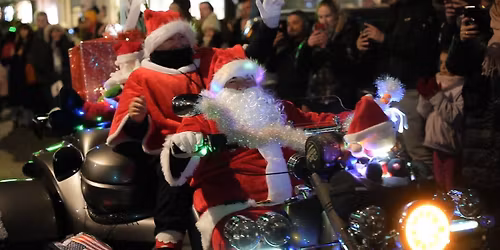 D\u00c9FIL\u00c9 DES P\u00c8RES-NO\u00cbL \u00c0 MOTO