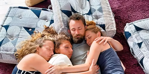 KOM N\u00c4RA Cuddle Space \/\/ December