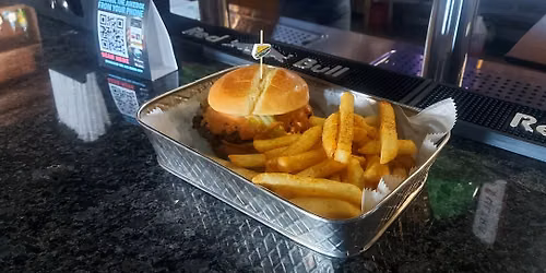 Monday Burger @ Skyline Sports Bar