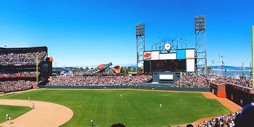 San Francisco Giants at Los Angeles Dodgers at Uniqlo Field at Dodger Stadium
