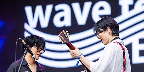 Wave to Earth