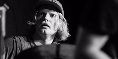 Tom Hasslan Band: Minnekonsert for Axel Skalstad