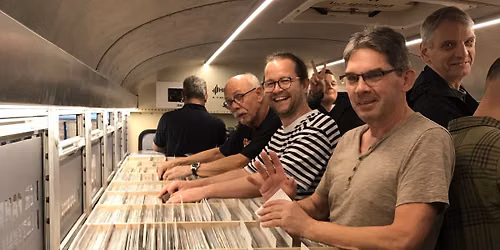 ER\u00d6FFNUNG VINYL BUS STATION