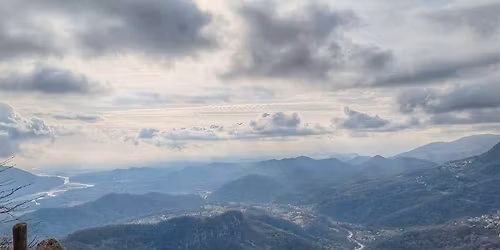 Il Bivacco Tamars al Monte Prat nel cuore delle Prealpi friulane