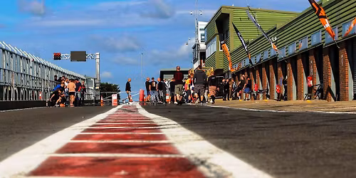 Bank Holiday Monday Double at Snetterton