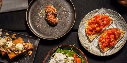 Men\u00fa rom\u00e1ntico con champagne en el restaurante clandestino Vibra Speakeasy