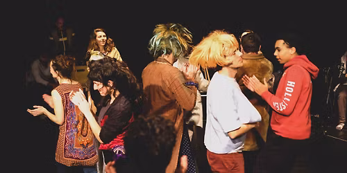 Danse | Le Bal Sal\u00e9 - Cie Emilbus