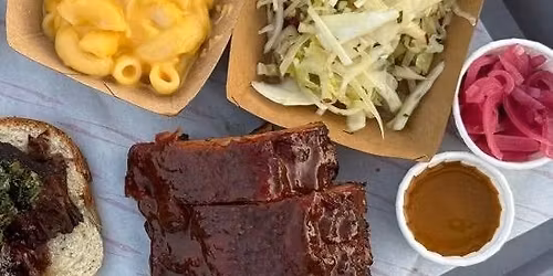 Que & Hollar - BBQ Texas Smokehouses 