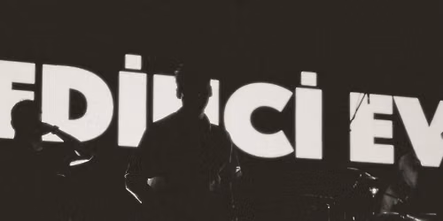 Yedinci Ev in \u0130stanbul