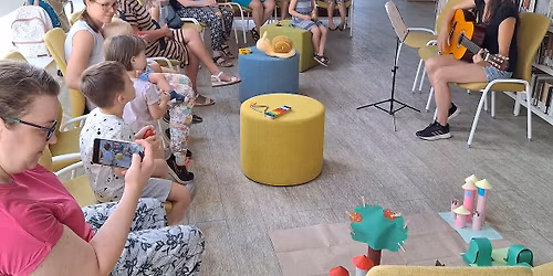 Csigames\u00e9k - zen\u00e9s mesed\u00e9lel\u0151tt