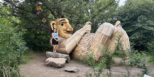 Bus Tour: Detroit Lakes Troll Stroll and Pontoon Ride