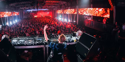 Sam WOLFE, Alex Stein, Crossbow in City of New York