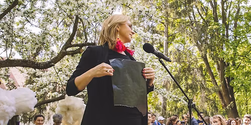 Otwarty mikrofon w \u0141azienkach Kr\u00f3lewskich \/ spoken word poetry