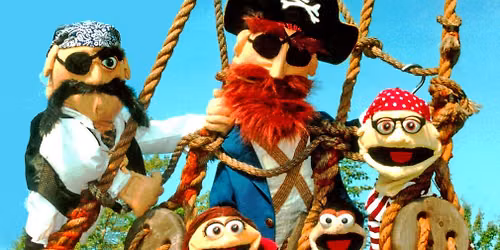 Everybody Loves Pirates by Frogtown Mountain Puppeteers