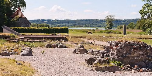 Vidunderlig for\u00e5rsvandretur fra \u00d8m kloster ca 10 km