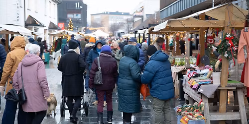 Skumringsmarked med utekino og julebar