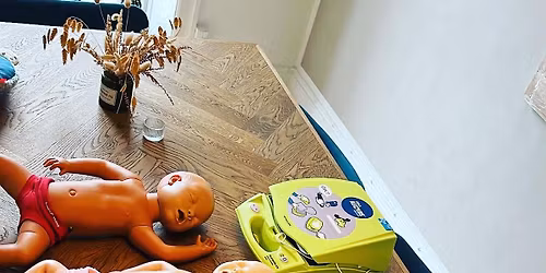 F\u00f8rstehj\u00e6lp p\u00e5 b\u00f8rn for m\u00f8dregrupper\/bedstefor\u00e6ldre\/for\u00e6ldre