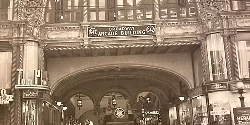 Cocktails in Historic Places\u00ae at Gar\u00e7ons de Caf\u00e9