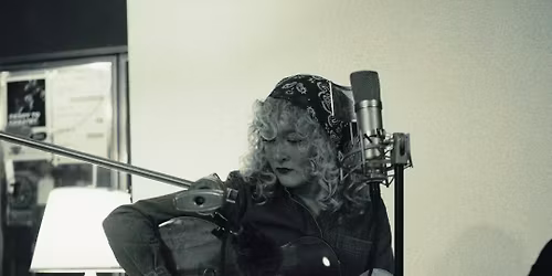 Chloe Hoecker at The Mission