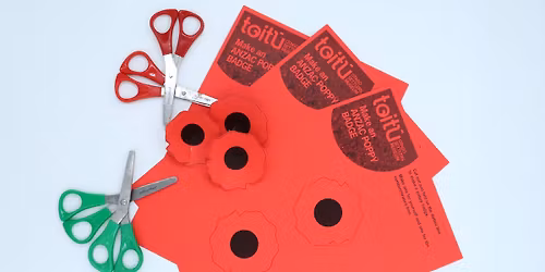 Toit\u016b Remembers ANZAC: Paper Poppies