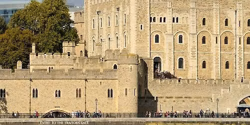 Early-Access Tower of London: Complete Tour with Crown Jewel & Opening Ceremony
