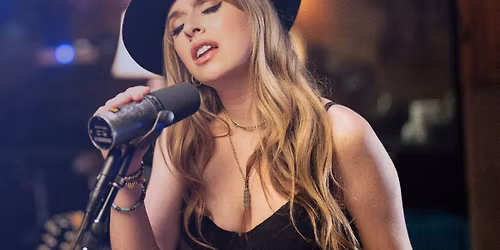 ZZ Ward at Musikfest Cafe