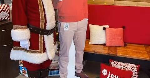 FREE PICTURES WITH SANTA 