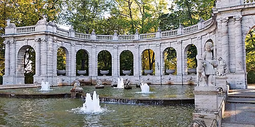  Von Ahorn, Ameise und Astloch \u2013 Der Volkspark Friedrichshain als gr\u00fcne Oase in der Mitte Berlins