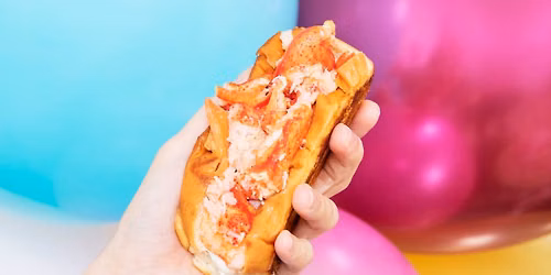 Cousins Maine Lobster in Sacramento: Shore Park at Riverlake Apartments