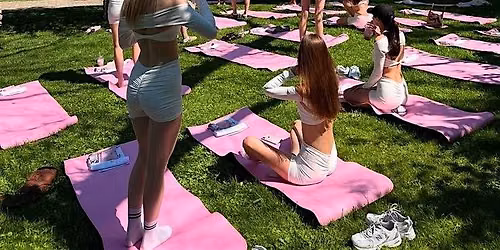 Un Dimanche Pinterest \u00e0 Paris : yoga, pic nique et atelier vision board \u2600\ufe0f