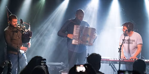 An Se\u00f2mar Presents Face The West