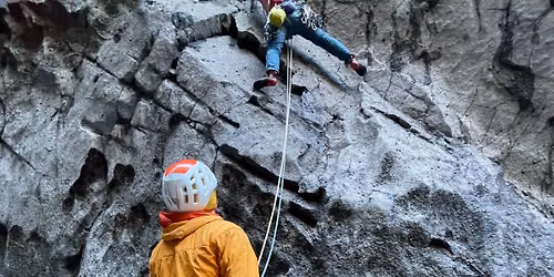 Rope skill clinic Level 3 : Climbing and mountaineering Anchors