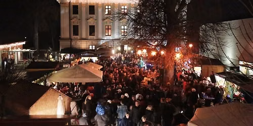 Weihnachtsmarkt im Schloss Traun