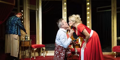 \u2728\u00dcnnepi m\u0171sor: Csod\u00e1latos vagy, J\u00falia!\u2728