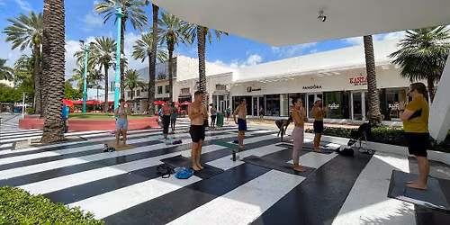 Free Community Yoga on Lincoln Road