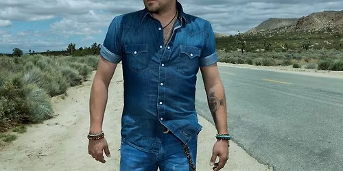 Jason Aldean with Chase Matthew, Mackenzie Carpenter and Dee Jay Silver