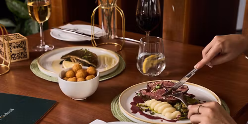 Sunday Lunch During the Christmas Artisan Market