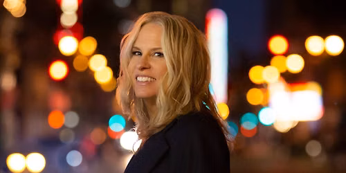 Vonda Shepard (seated show) w\/ Aura Walmer 