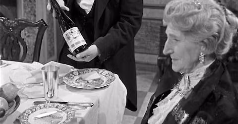 Illallinen yhdelle -sitsit 2025