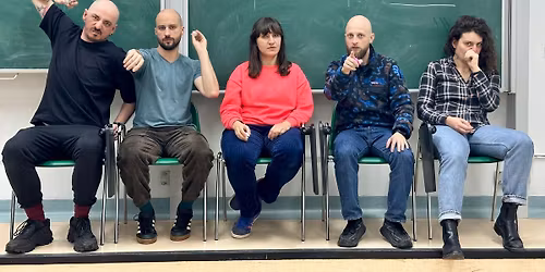 Spektakl improwizowany "Przejd\u017amy do historii" \/ grupa Wi\u0119cej Drzew