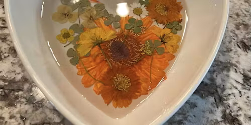 Create Your Own Resin Trinket Dish with Flowers STEAM Workshop