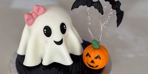 Mini ghost cake with pumpkin & bats