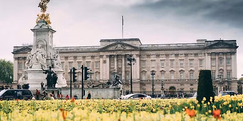 Fun Interactive Phone Treasure Hunt of the parks around Buckingham Palace!