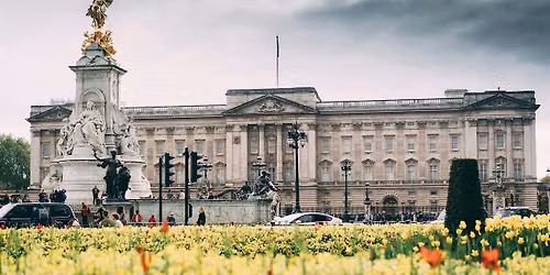 Fun Interactive Phone Treasure Hunt of the parks around Buckingham Palace!